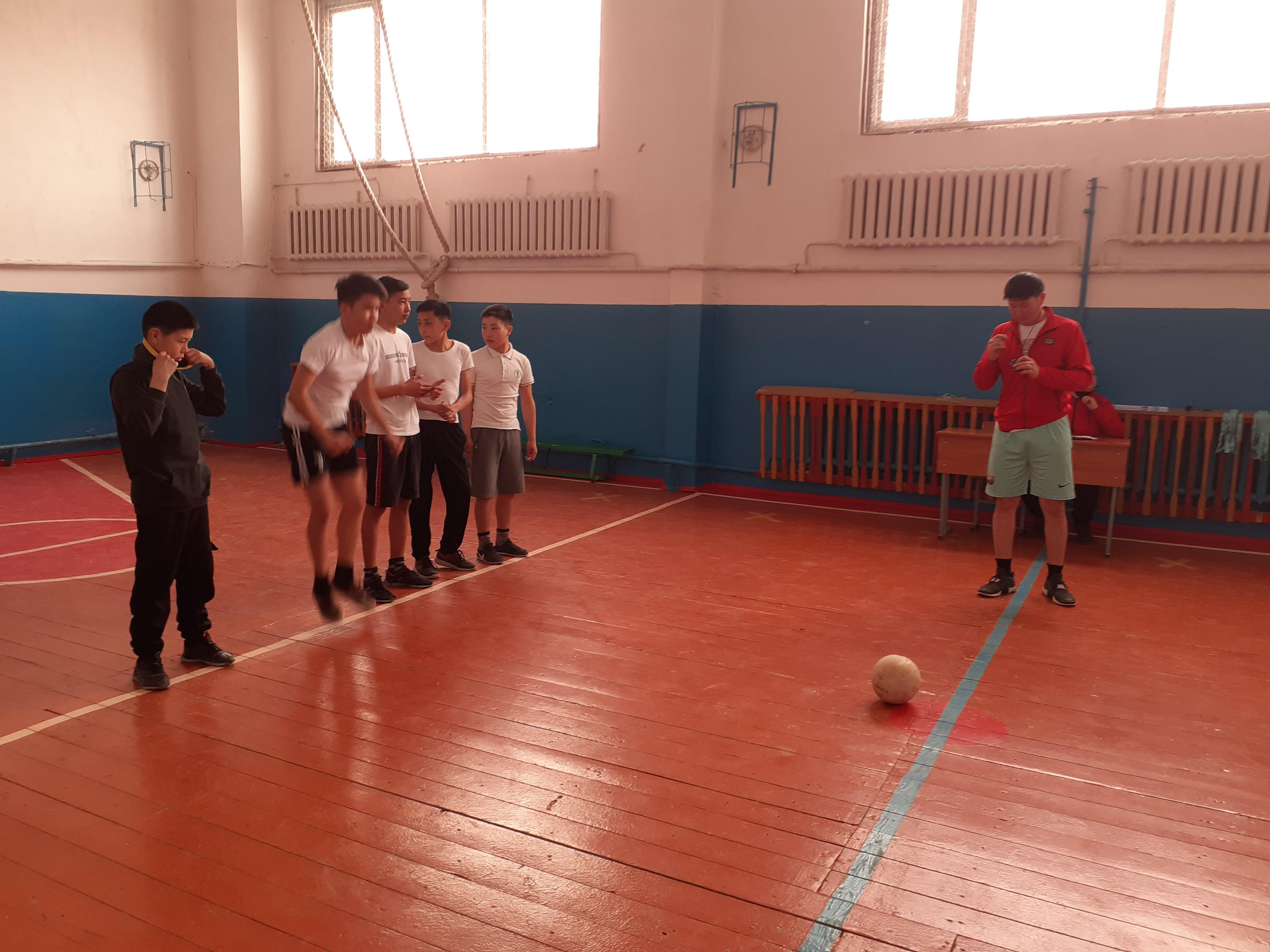 Мектепішілік  футбол  жарысы өтті. Ұйымдастырушы Долдаев Дәурен